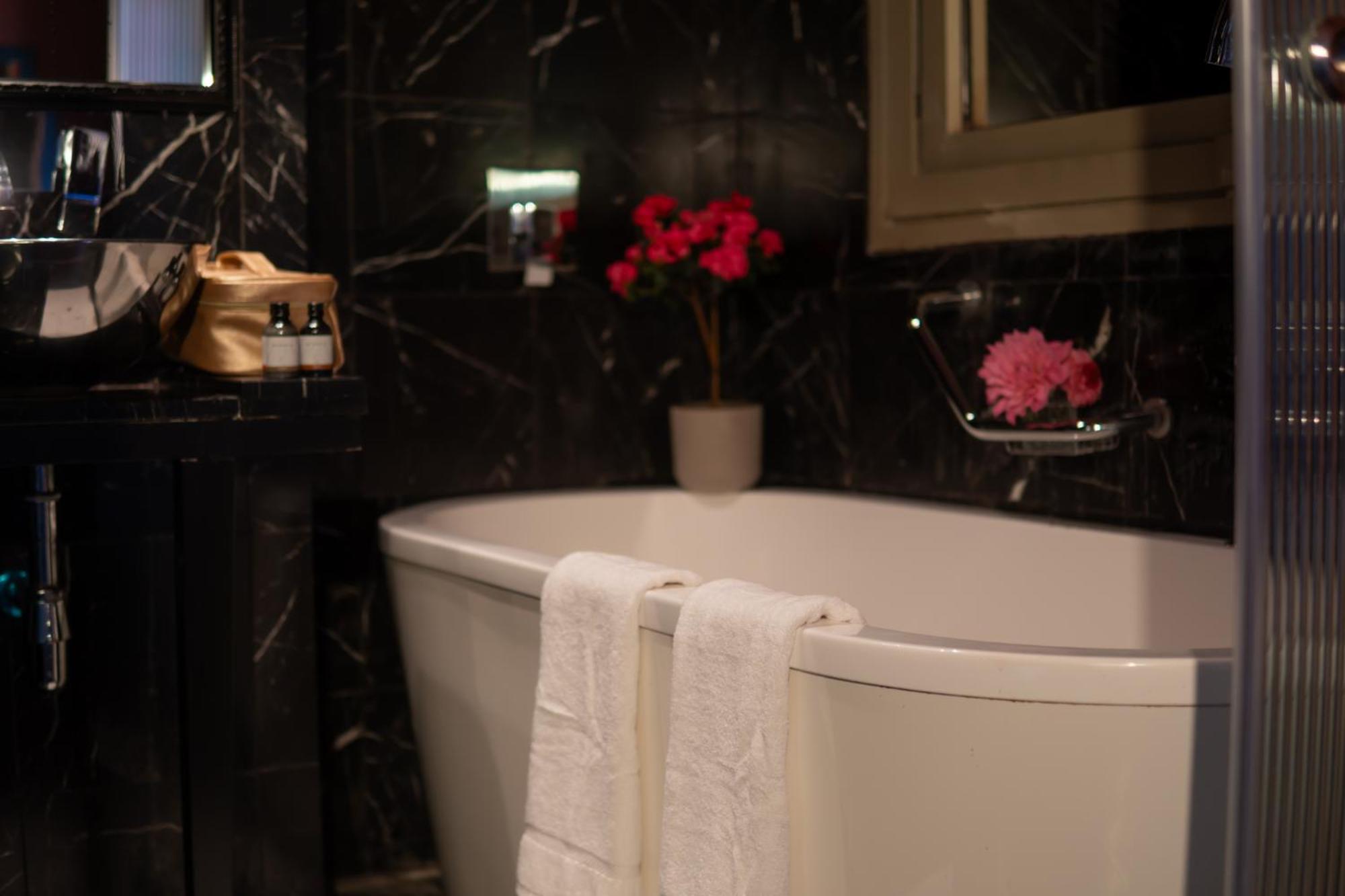 Hotel Casa Suzanna Tel-Aviv Bagian luar foto